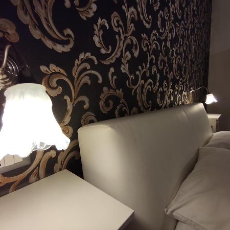Sami Luxury Rooms 3 8 0 7 9 4 9 2 5 3 Szirakúza Kültér fotó