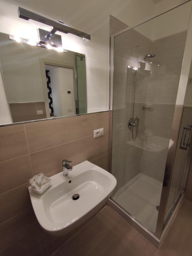 Sami Luxury Rooms 3 8 0 7 9 4 9 2 5 3 Szirakúza Kültér fotó