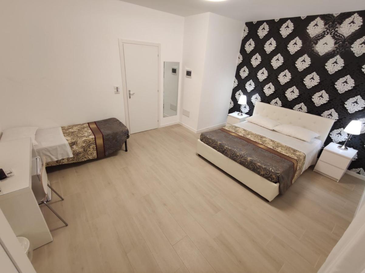 Sami Luxury Rooms 3 8 0 7 9 4 9 2 5 3 Szirakúza Kültér fotó
