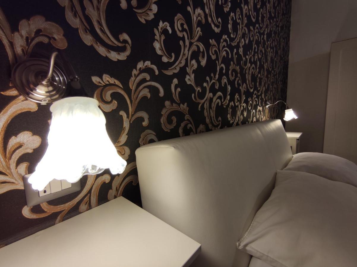 Sami Luxury Rooms 3 8 0 7 9 4 9 2 5 3 Szirakúza Kültér fotó