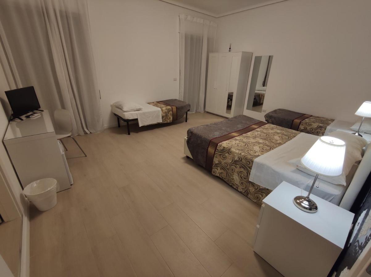 Sami Luxury Rooms 3 8 0 7 9 4 9 2 5 3 Szirakúza Kültér fotó