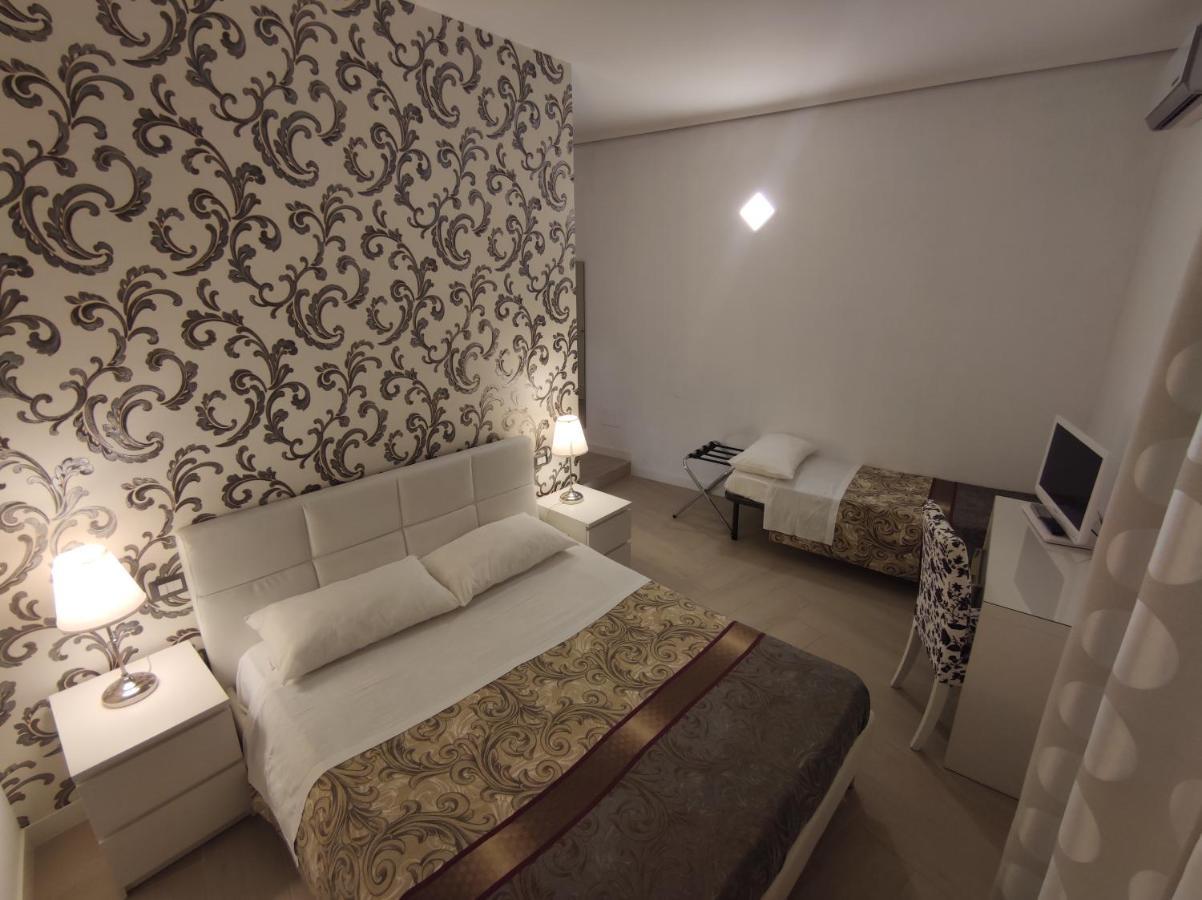 Sami Luxury Rooms 3 8 0 7 9 4 9 2 5 3 Szirakúza Kültér fotó