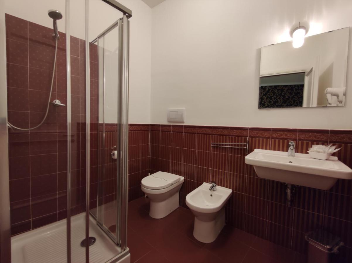 Sami Luxury Rooms 3 8 0 7 9 4 9 2 5 3 Szirakúza Kültér fotó
