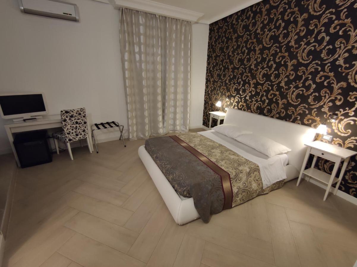 Sami Luxury Rooms 3 8 0 7 9 4 9 2 5 3 Szirakúza Kültér fotó