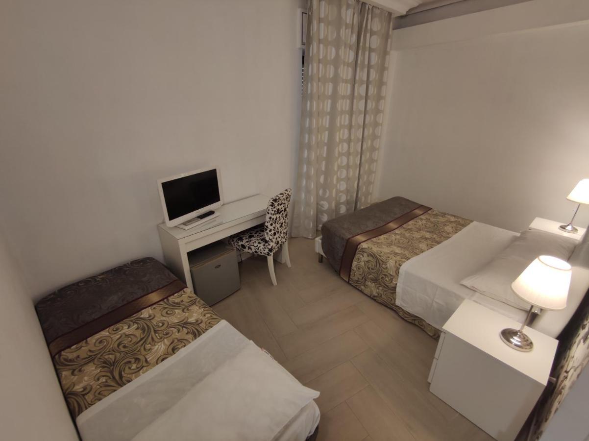 Sami Luxury Rooms 3 8 0 7 9 4 9 2 5 3 Szirakúza Kültér fotó