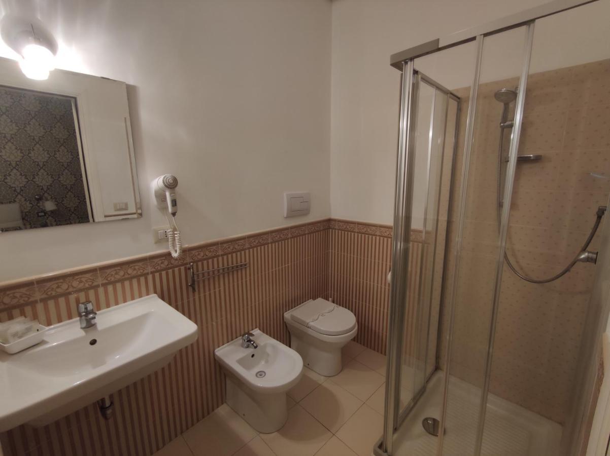 Sami Luxury Rooms 3 8 0 7 9 4 9 2 5 3 Szirakúza Kültér fotó