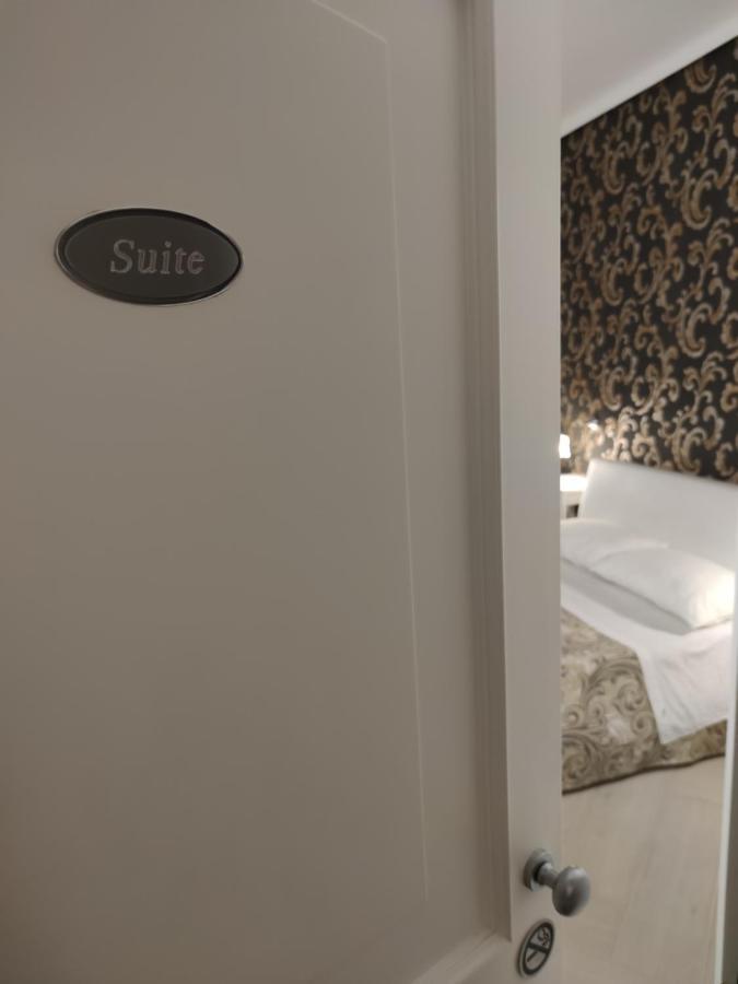Sami Luxury Rooms 3 8 0 7 9 4 9 2 5 3 Szirakúza Kültér fotó