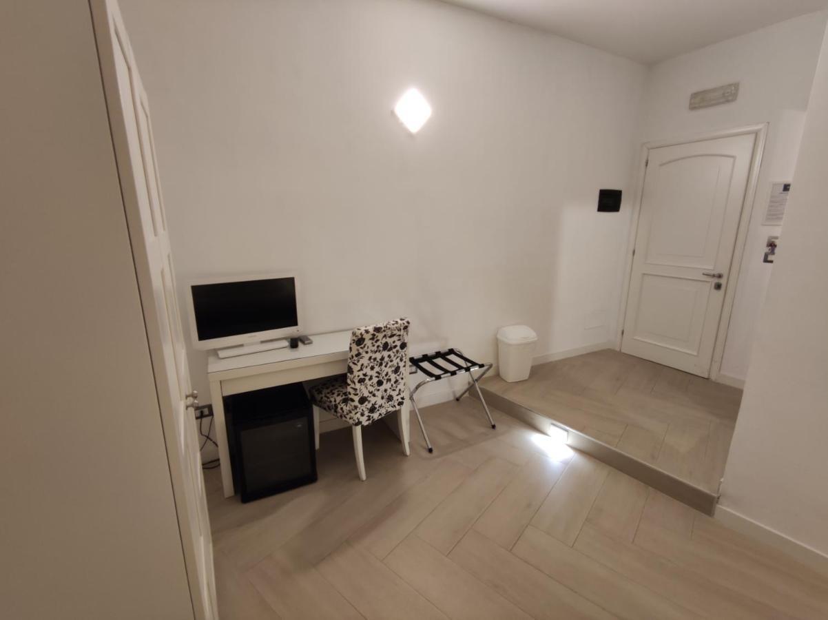 Sami Luxury Rooms 3 8 0 7 9 4 9 2 5 3 Szirakúza Kültér fotó