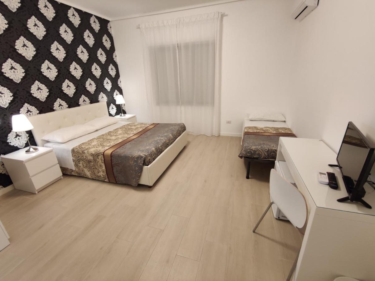 Sami Luxury Rooms 3 8 0 7 9 4 9 2 5 3 Szirakúza Kültér fotó