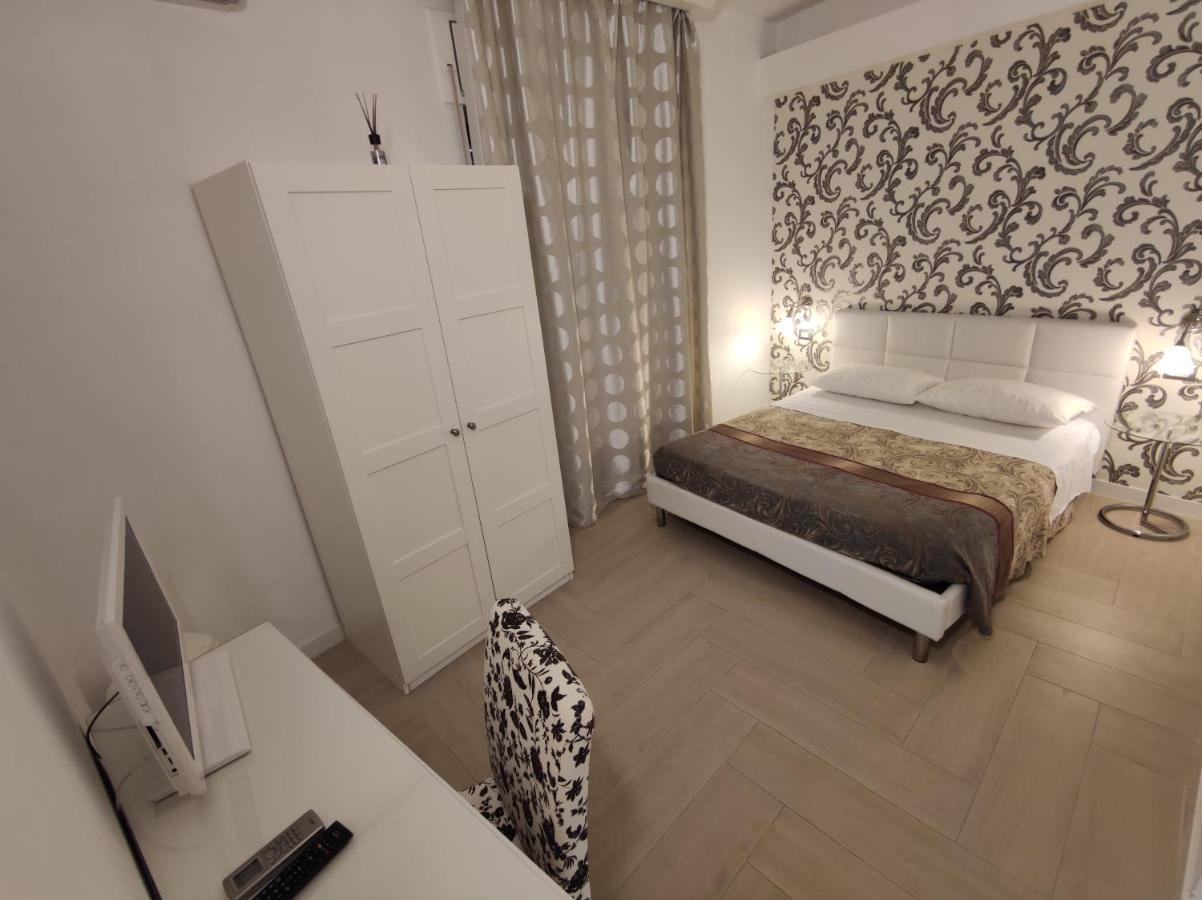 Sami Luxury Rooms 3 8 0 7 9 4 9 2 5 3 Szirakúza Kültér fotó