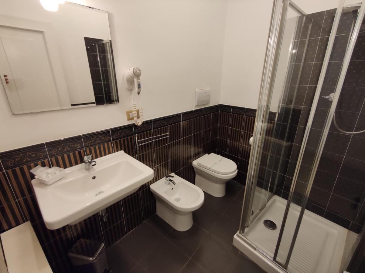 Sami Luxury Rooms 3 8 0 7 9 4 9 2 5 3 Szirakúza Kültér fotó