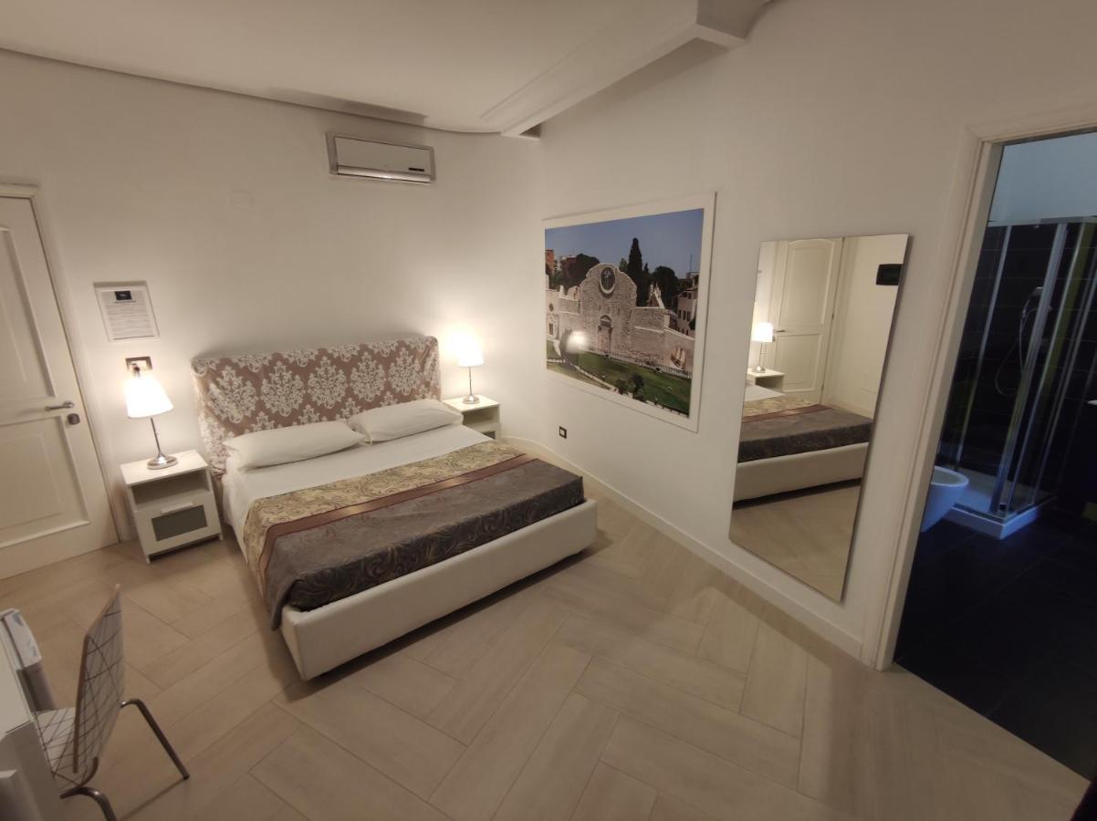 Sami Luxury Rooms 3 8 0 7 9 4 9 2 5 3 Szirakúza Kültér fotó