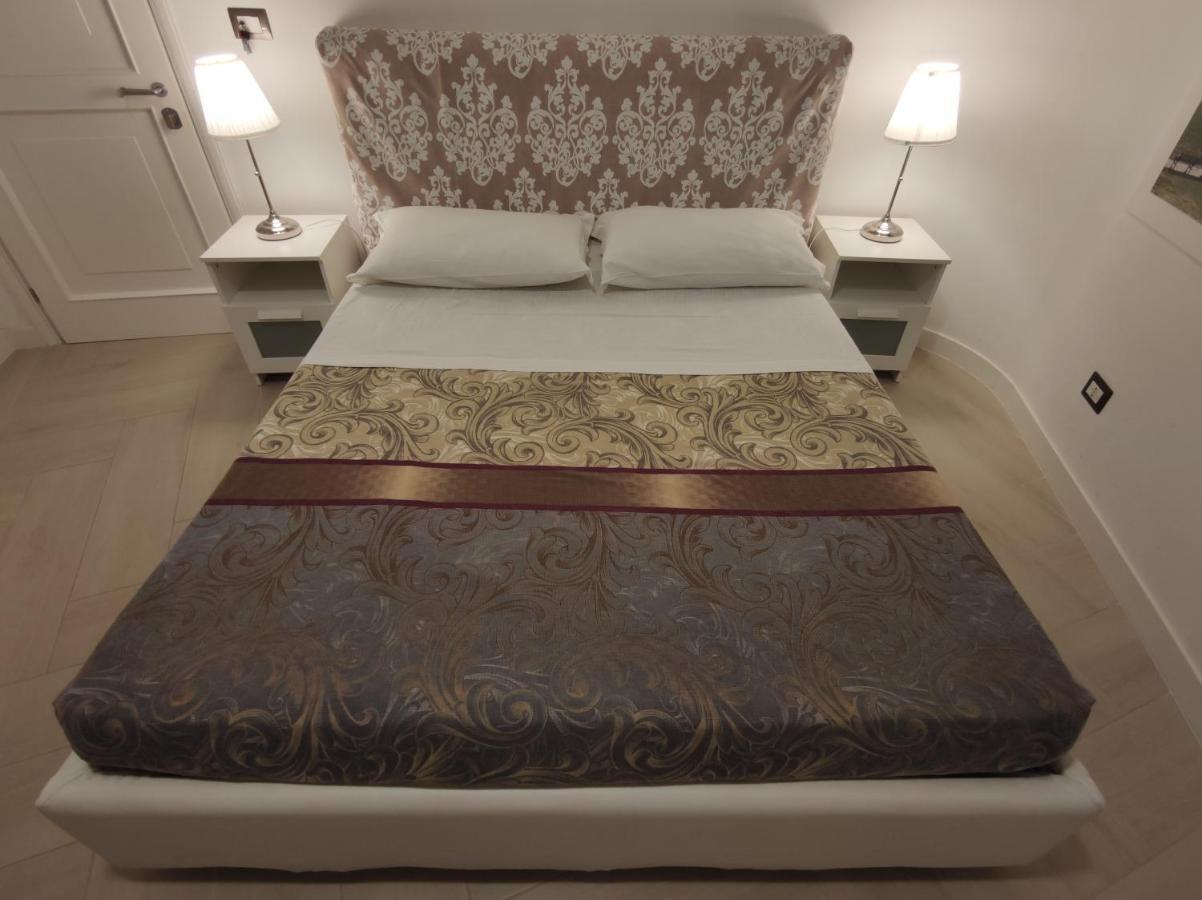 Sami Luxury Rooms 3 8 0 7 9 4 9 2 5 3 Szirakúza Kültér fotó