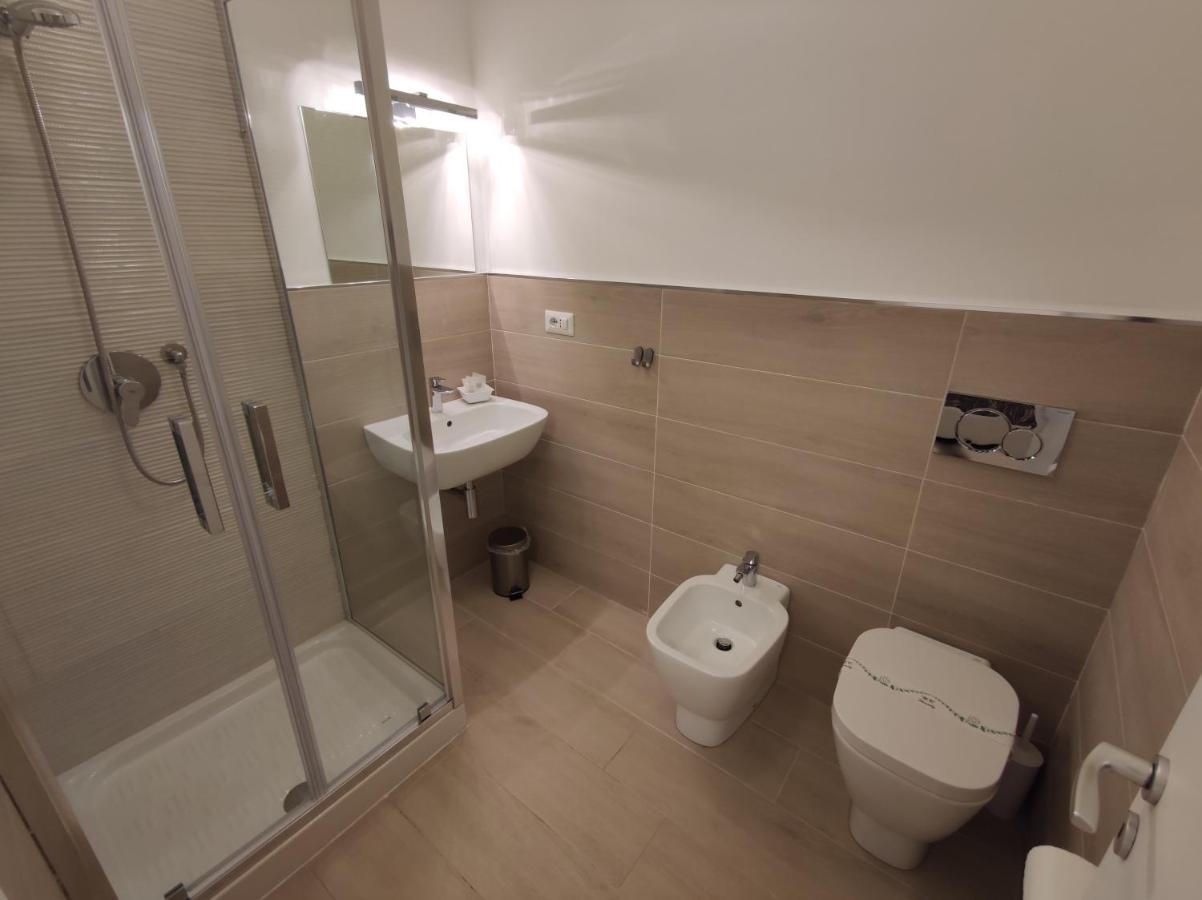 Sami Luxury Rooms 3 8 0 7 9 4 9 2 5 3 Szirakúza Kültér fotó