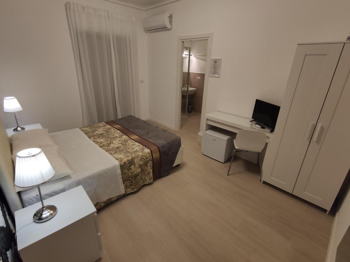 Sami Luxury Rooms 3 8 0 7 9 4 9 2 5 3 Szirakúza Kültér fotó