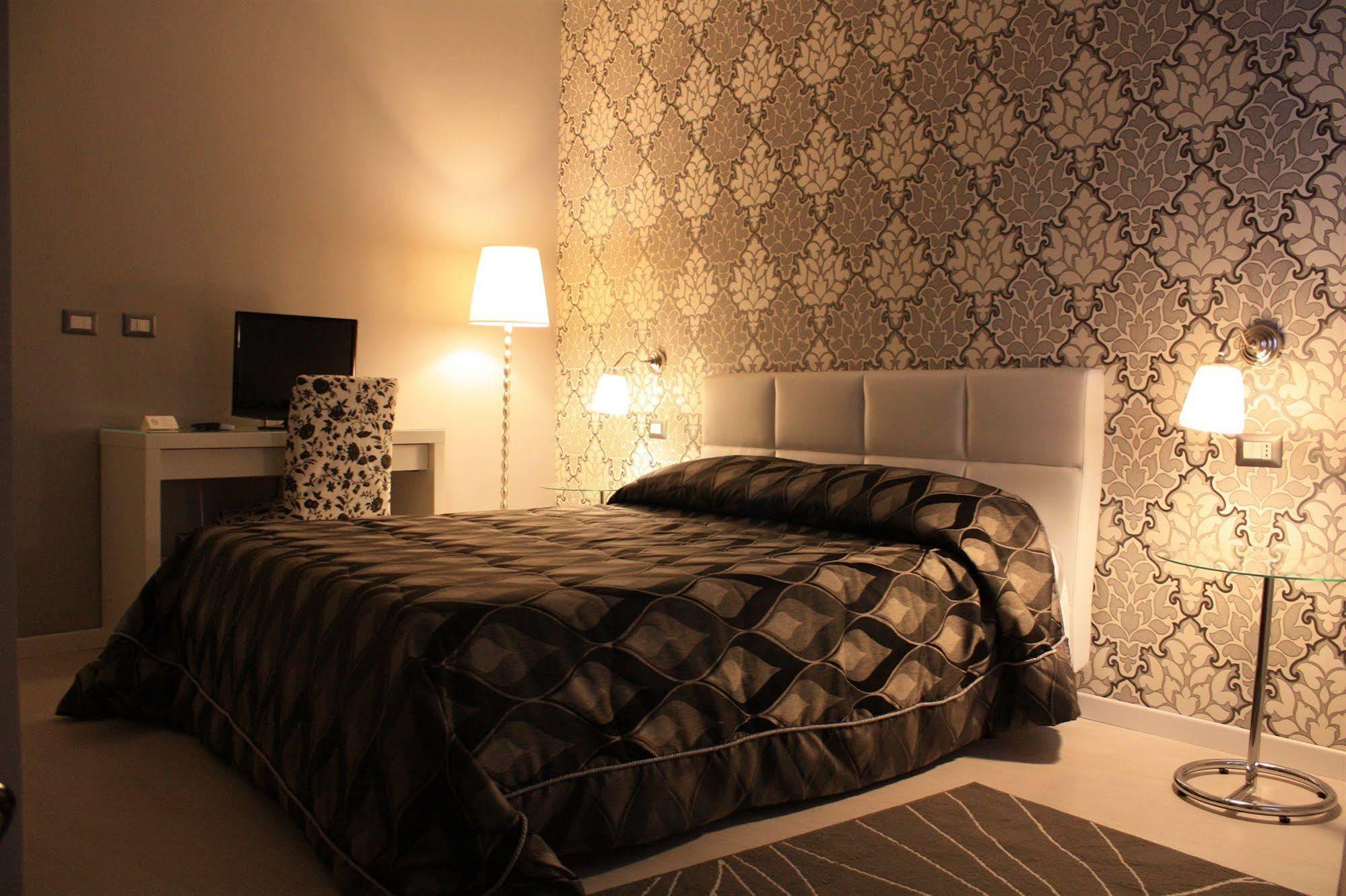 Sami Luxury Rooms 3 8 0 7 9 4 9 2 5 3 Szirakúza Kültér fotó